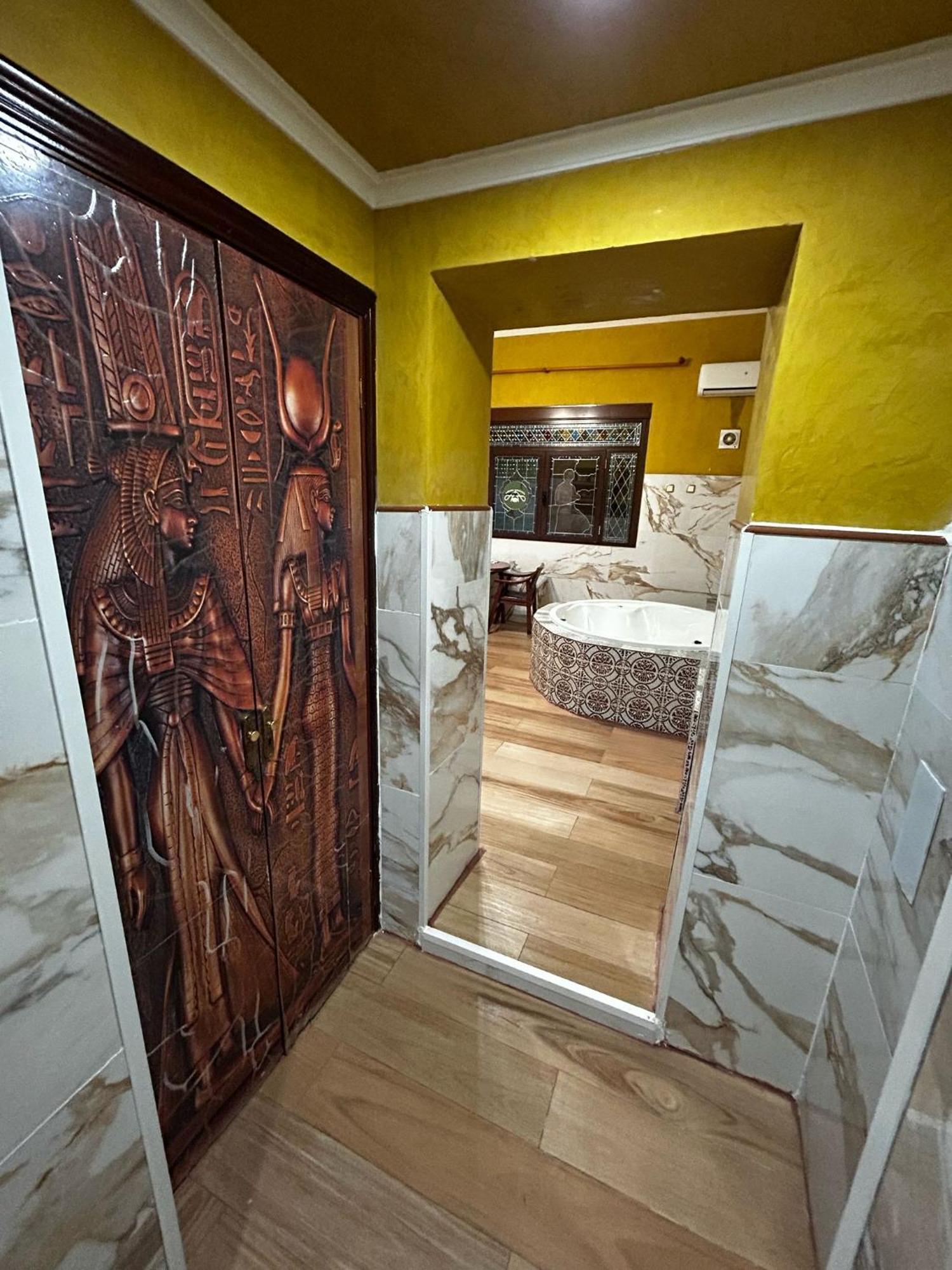 Hostal Avenida Andalucia - Solo Adultos Севілья Екстер'єр фото