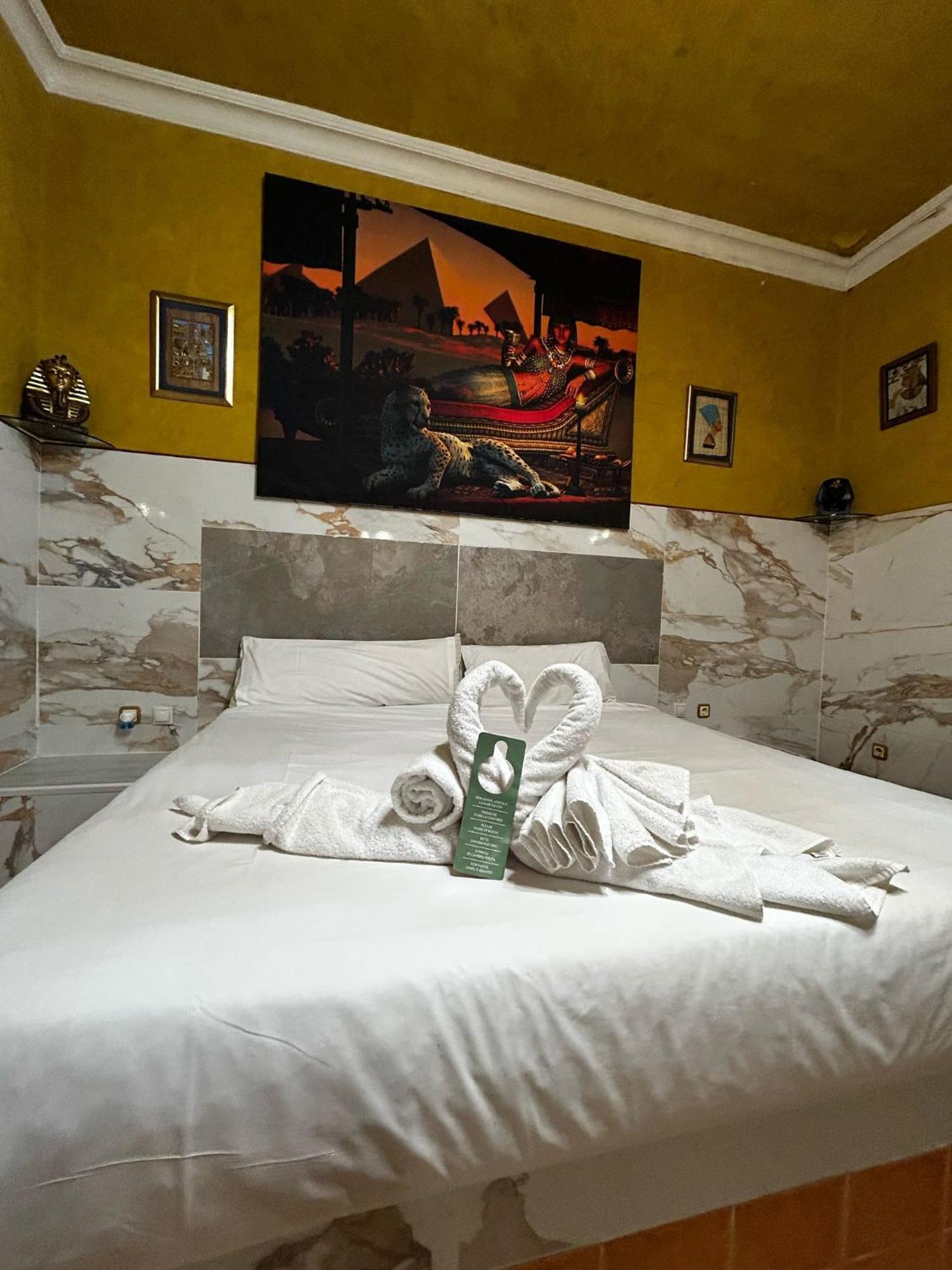 Hostal Avenida Andalucia - Solo Adultos Севілья Екстер'єр фото